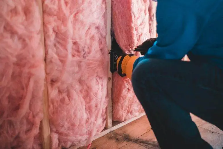 8 Expert Tips for Installing Fiberglass Batt Insulation DIY