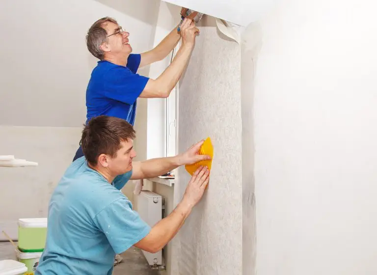 Fixing a wallpaper seam